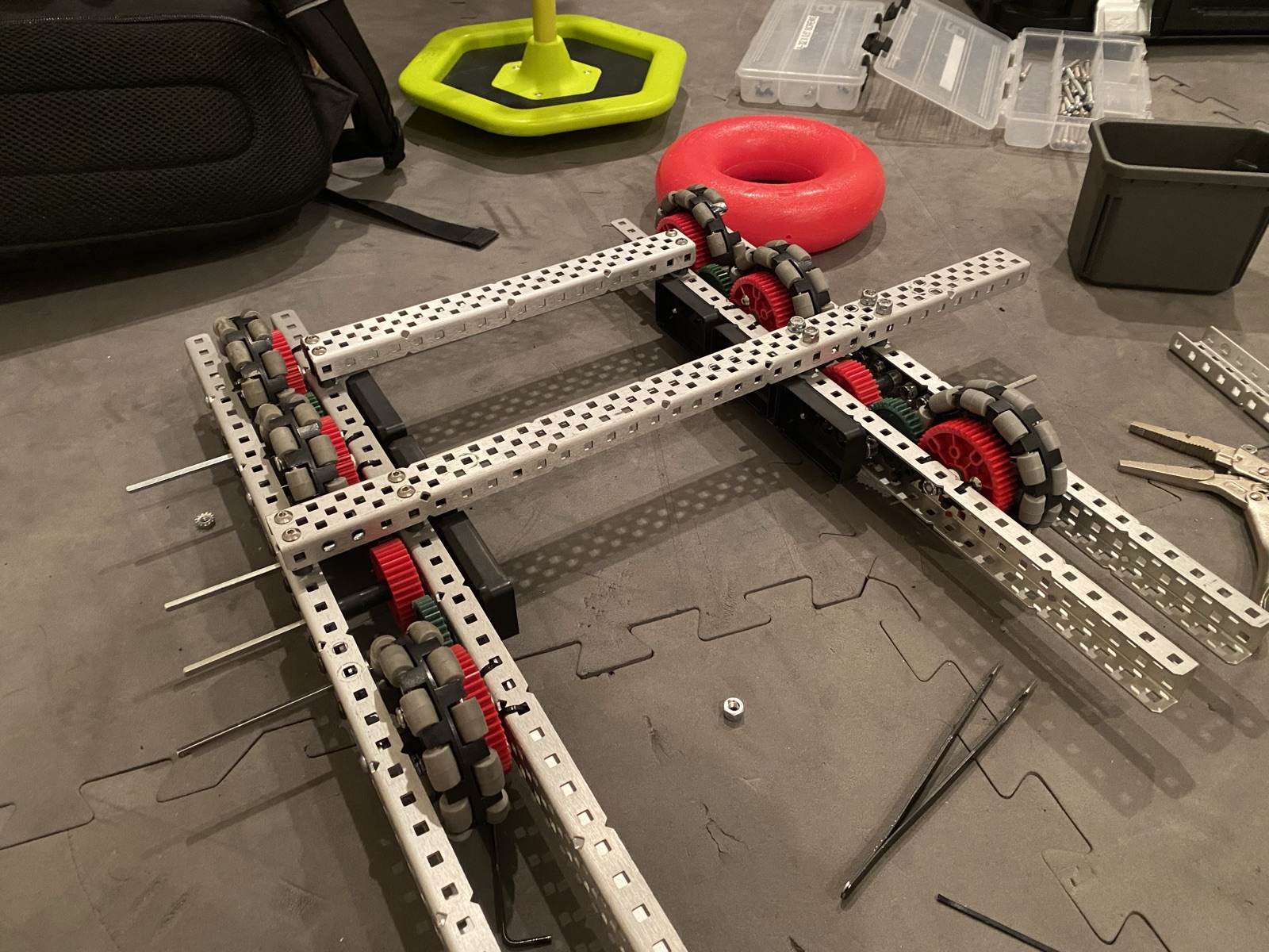 Top view of the drivetrain chassis with wheels and gearing